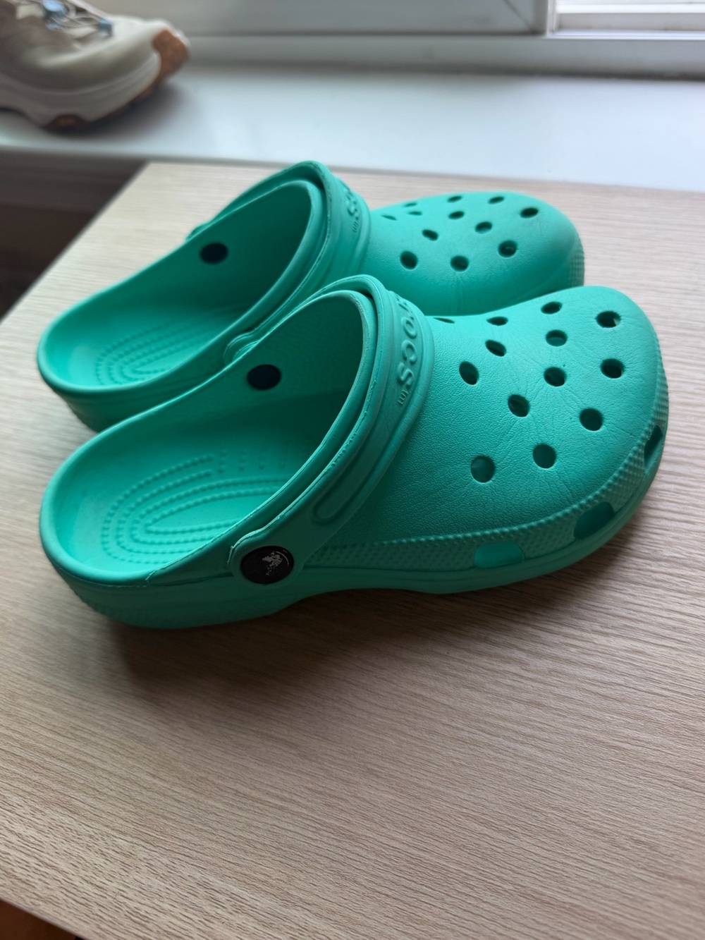 CROCS Kids Bright Teal Classic Clog with Heel Strap